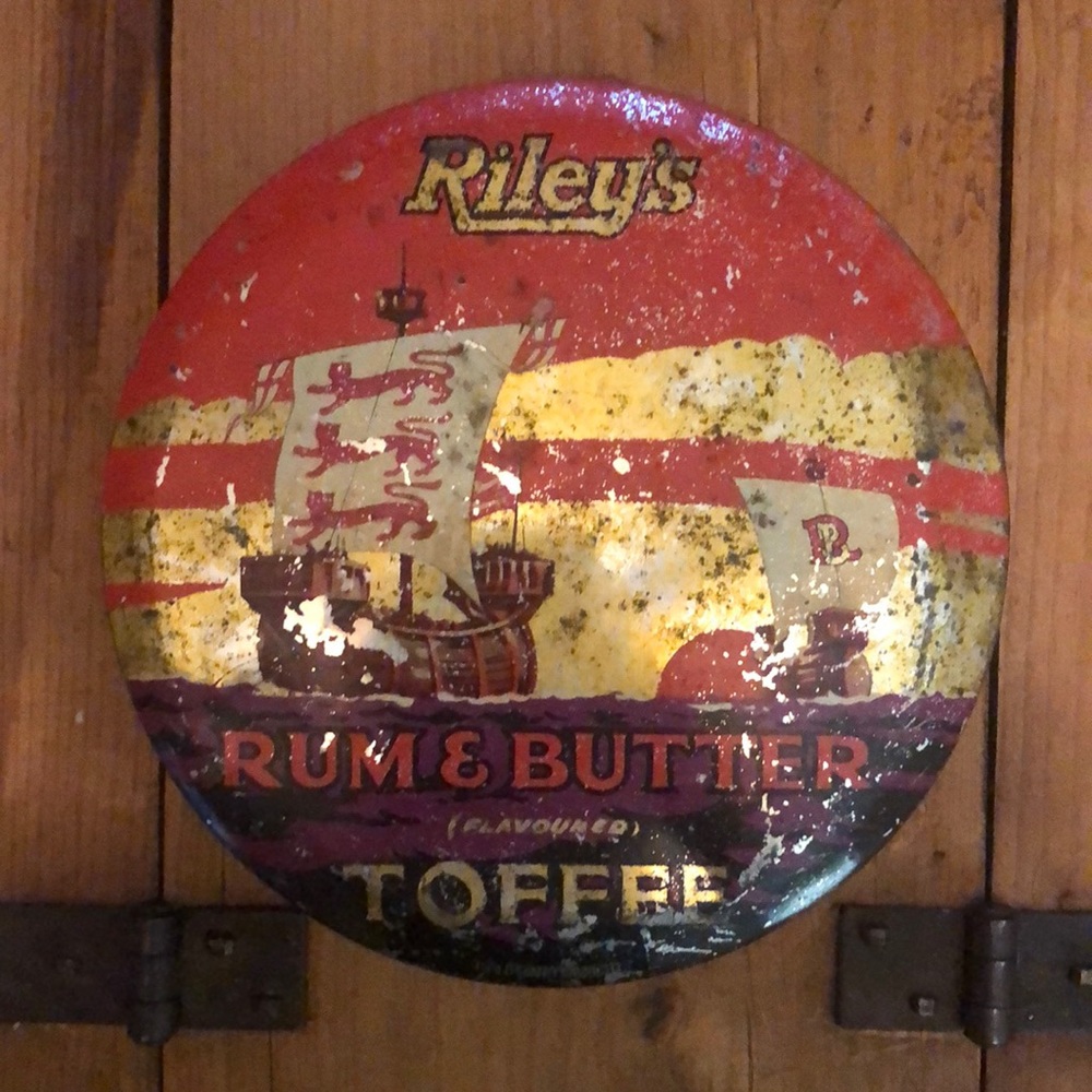 RILEY'S RUM & BUTTER TOFFEE Vintage Advertising Round Tin with Lid from England